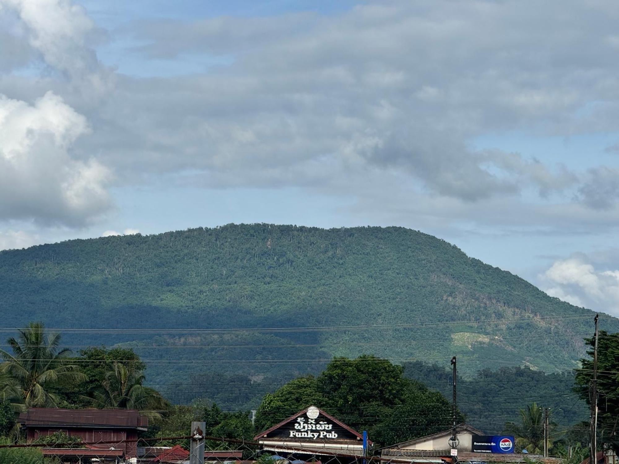 A P S Moutain View Hotel 万荣 外观 照片