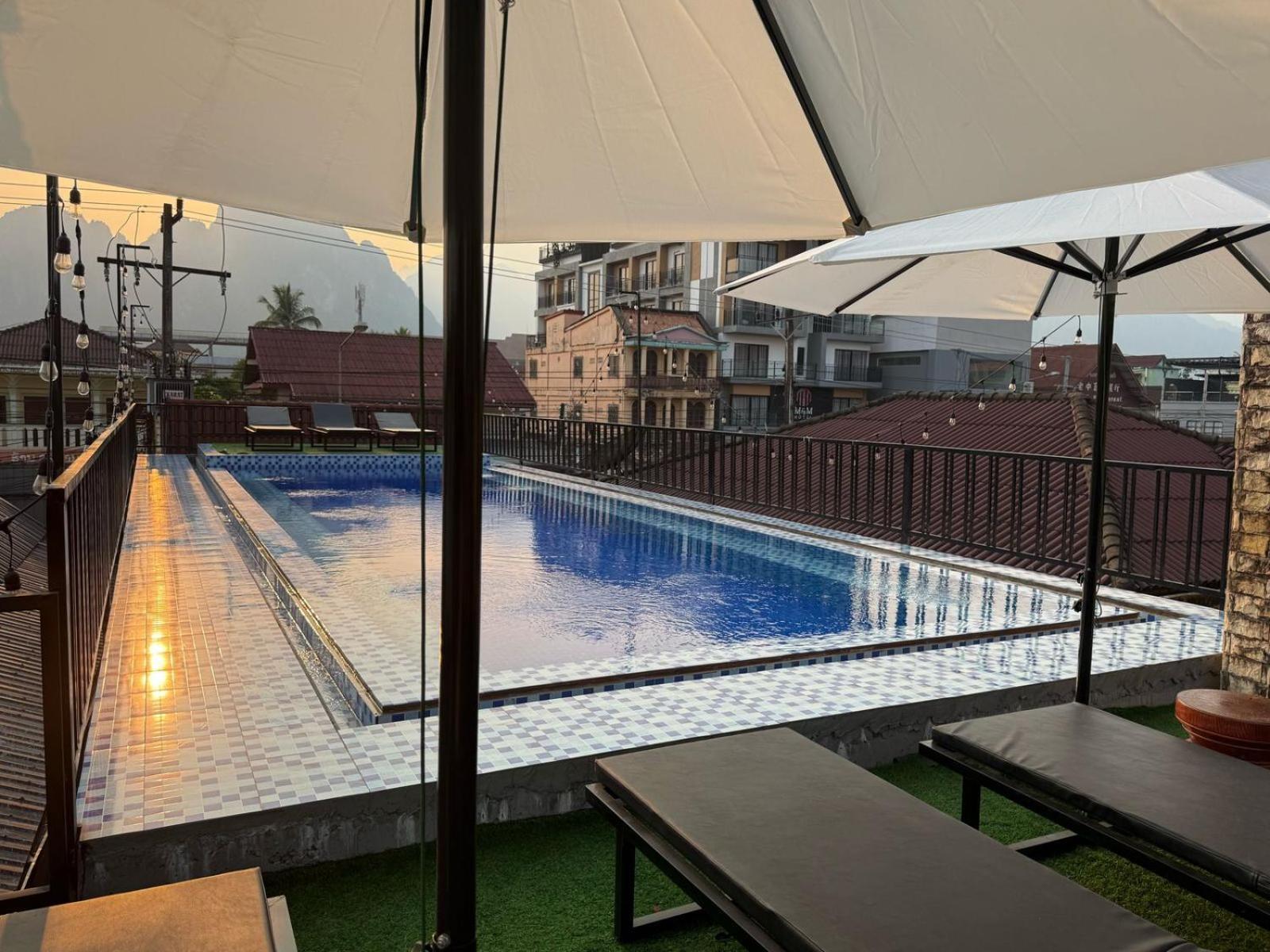 A P S Moutain View Hotel 万荣 外观 照片