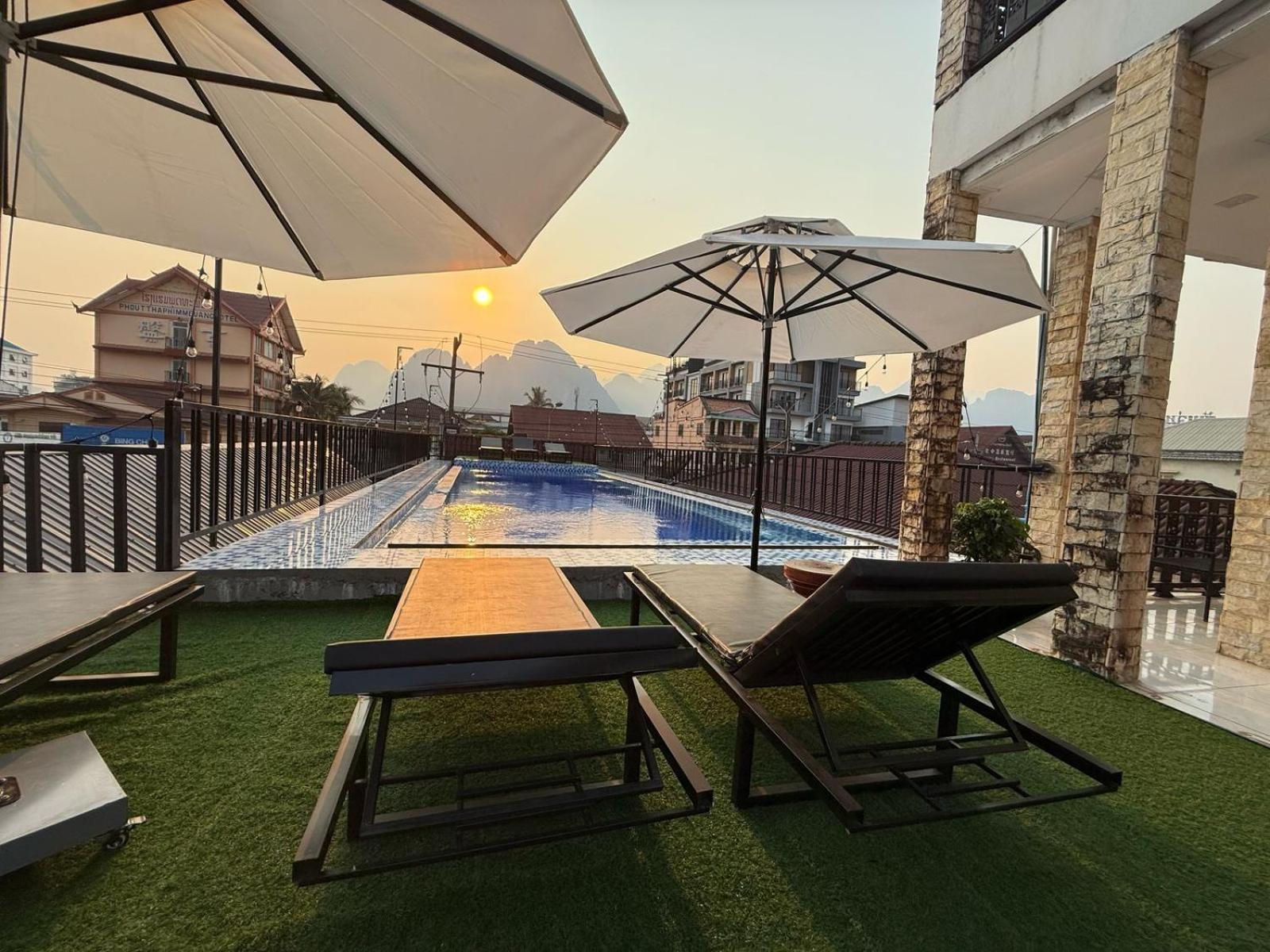 A P S Moutain View Hotel 万荣 外观 照片