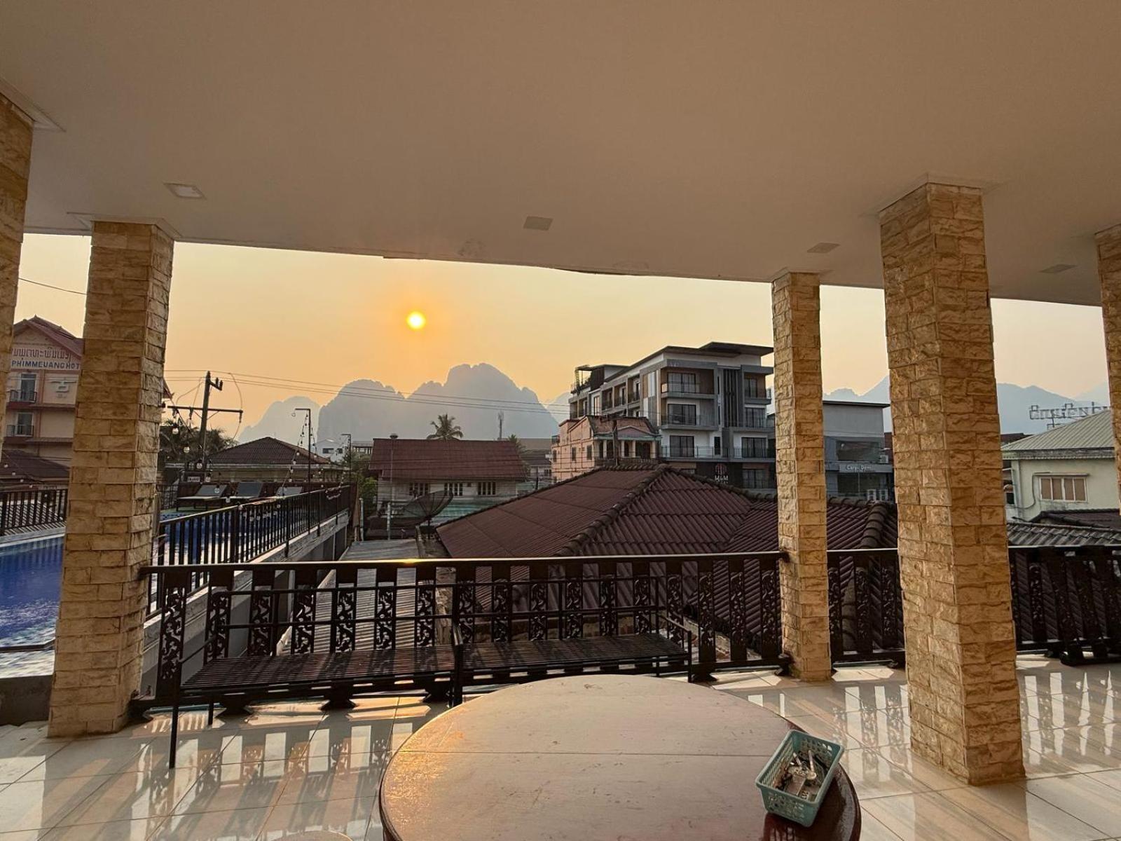 A P S Moutain View Hotel 万荣 外观 照片
